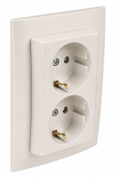 90331 CPE: Komplet dvojz�suvka (Schuko), perle�ov�